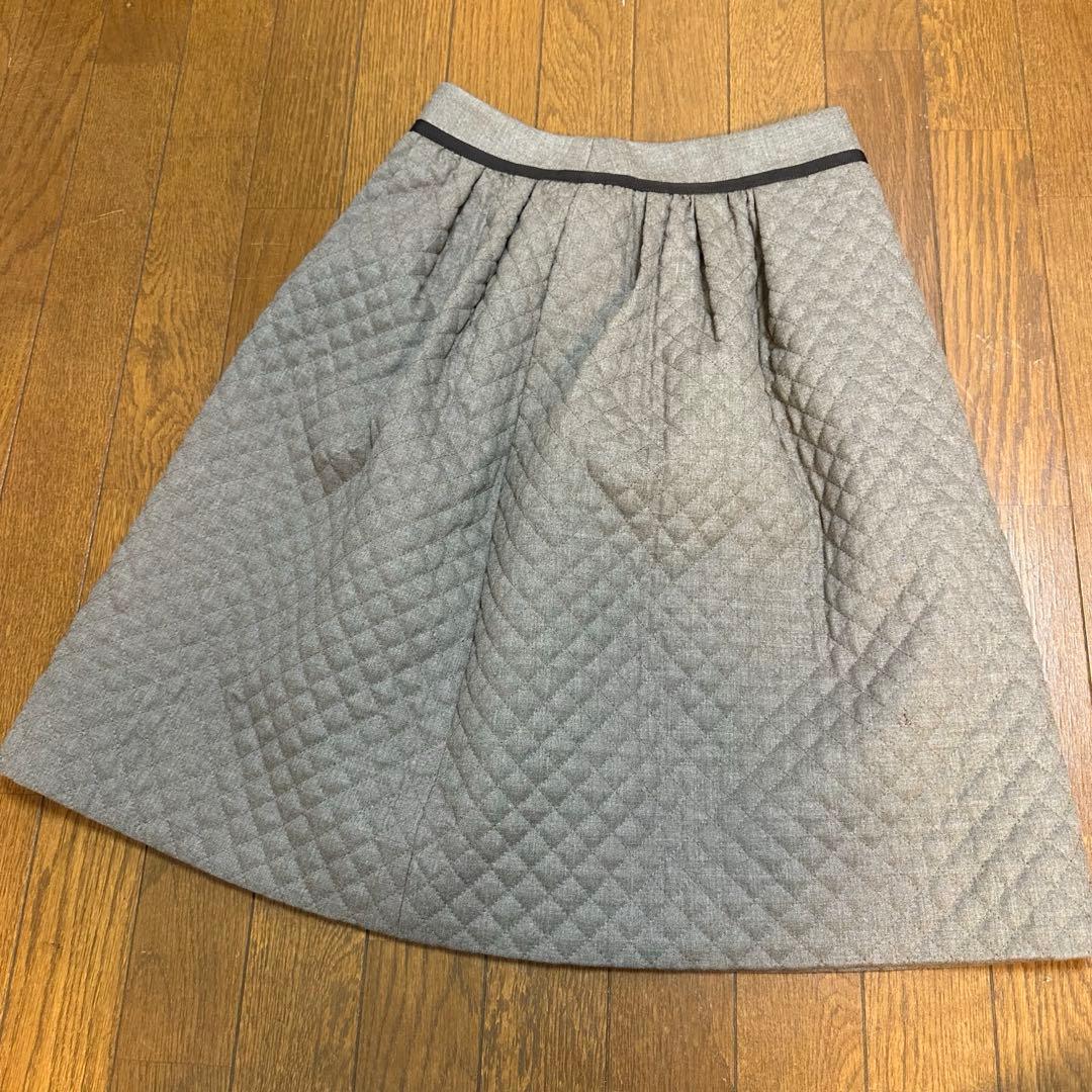 極美品✨フォクシー キルティング スカート　ロゴプレート グレー フレア