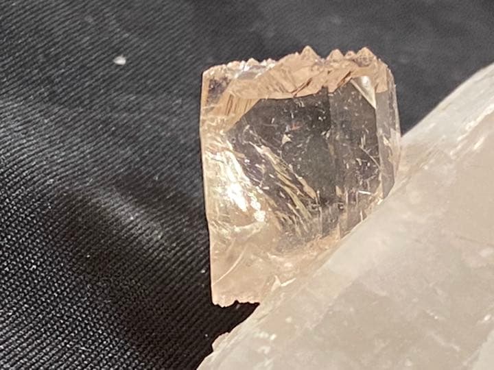 トパーズ　on 水晶　36.7g