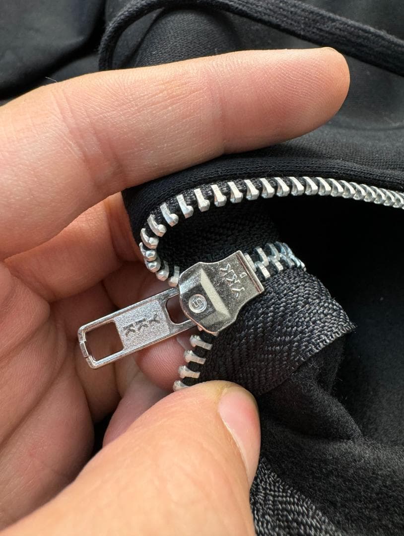 Supreme Sロゴ　ジップアップフーディー