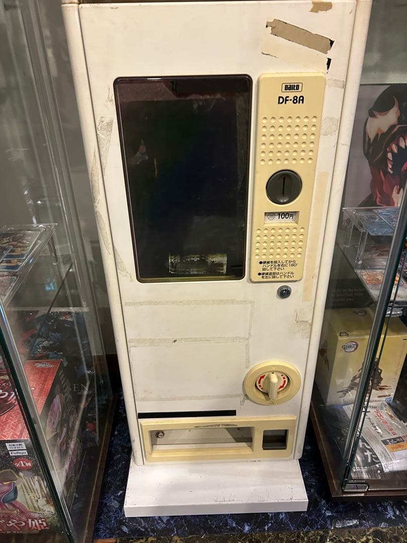 手動式自動販売機 DF-8A | 株式会社ダイト ① カードガチャガチャ