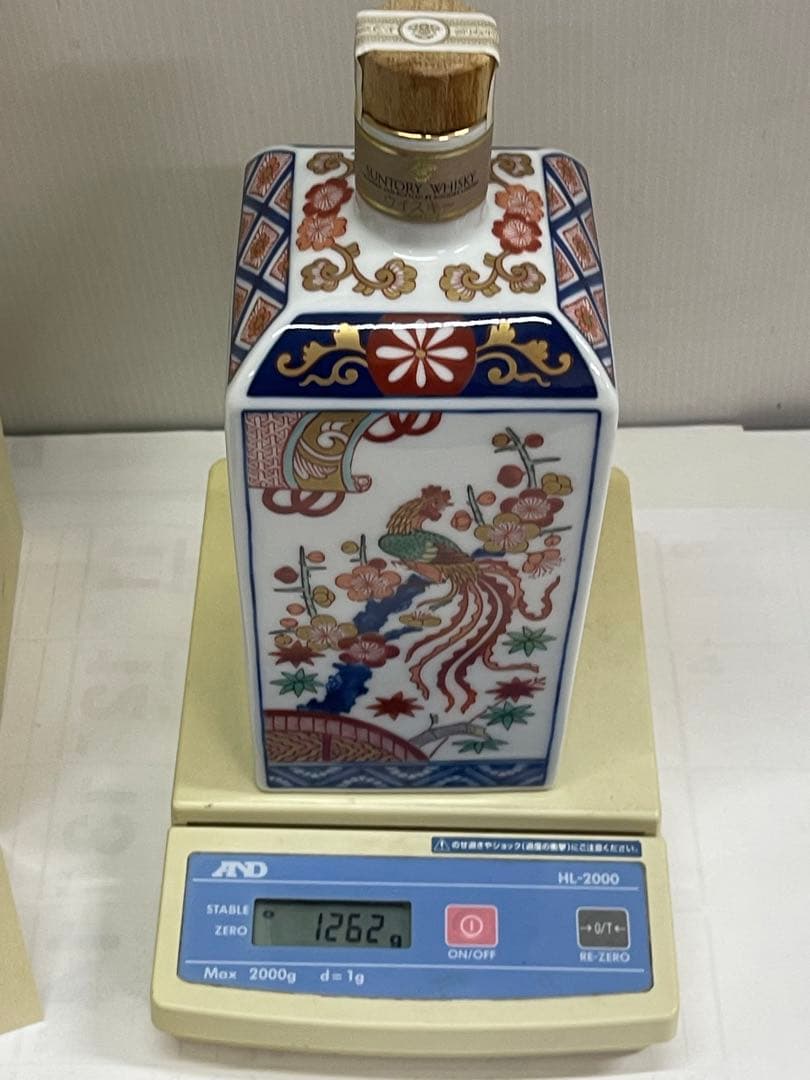 未開栓 サントリー 22年 ウイスキー 有田焼 古伊万里手染錦牡丹鳳凰絵⑨