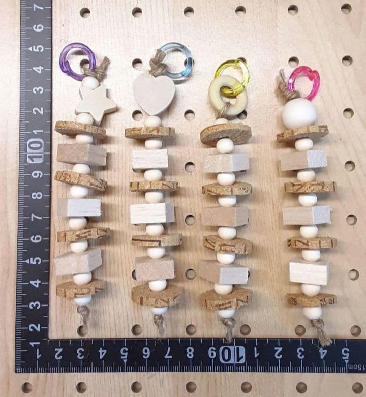 145〗インコおもちゃ4本 鳥おもちゃ バルサ バードトイ ガジガジ 破壊