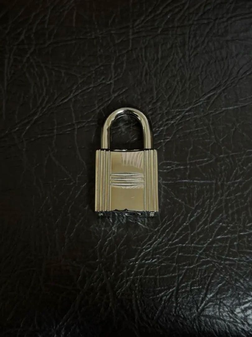 レイセフォー1122様専用 エルメスカデナ 南京錠 シルバー #104. - メルカリ