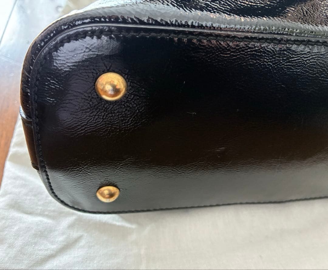 イヴ・サンローラン　ミューズ　ハンドバッグ　パテントレザー　黒