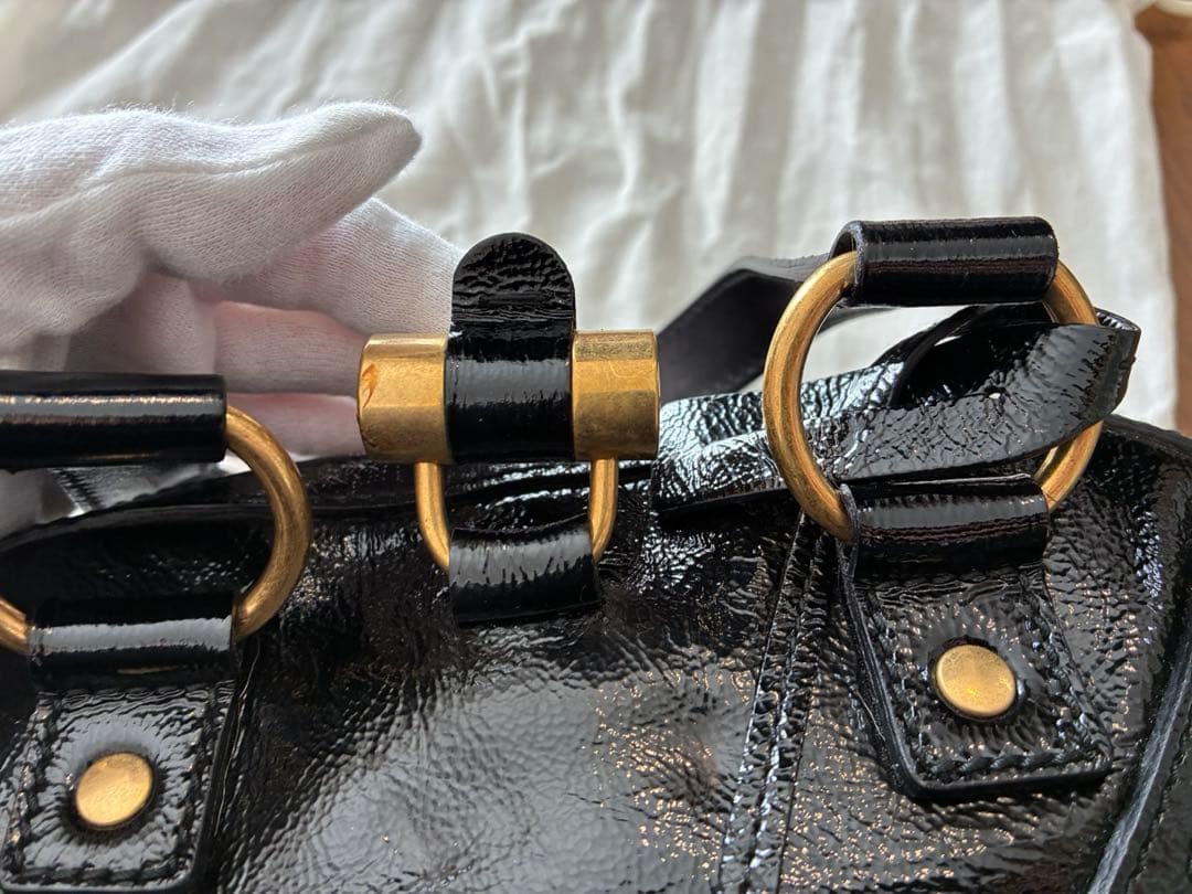 イヴ・サンローラン　ミューズ　ハンドバッグ　パテントレザー　黒