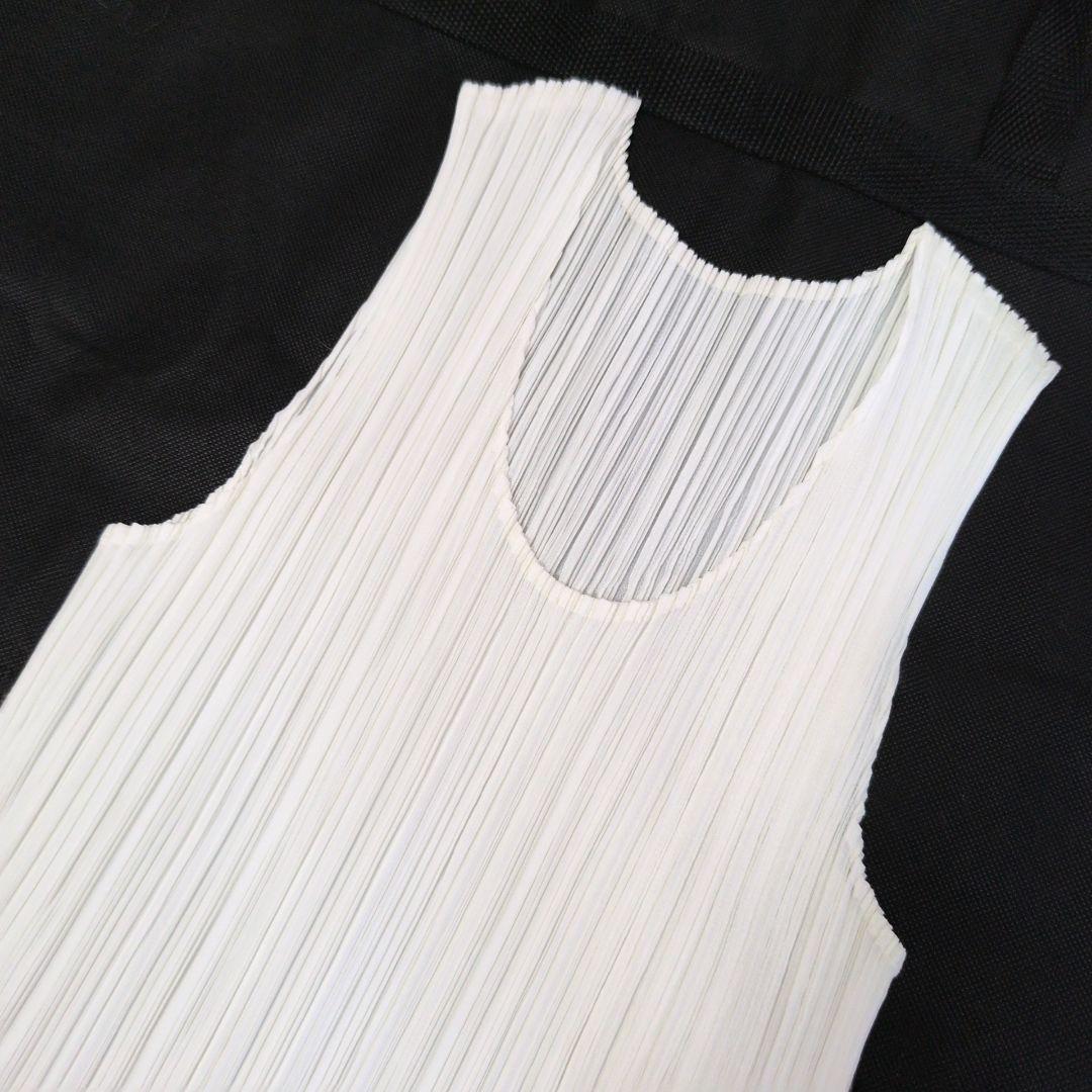 美品✨️プリーツプリーズイッセイミヤケ フリンジ裾編みタンクトップ ノースリーブ