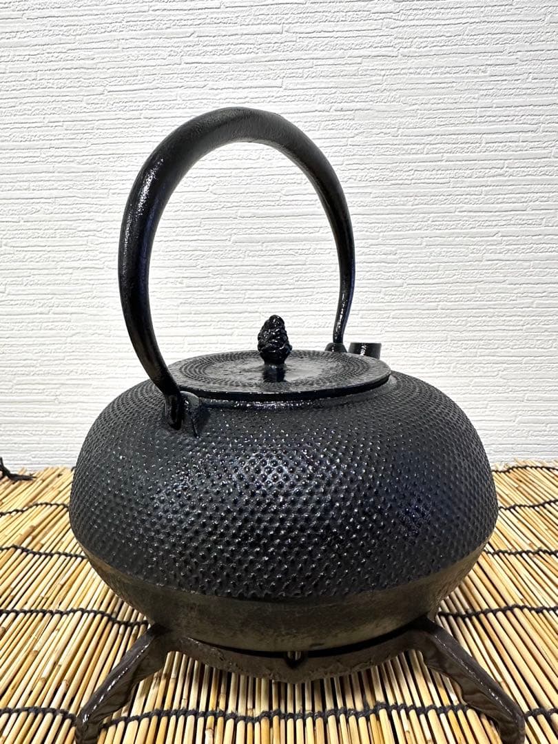 USED、良品 南部雲南堂鍋元造 15型丸平形アラレ 鉄瓶 南部鉄瓶