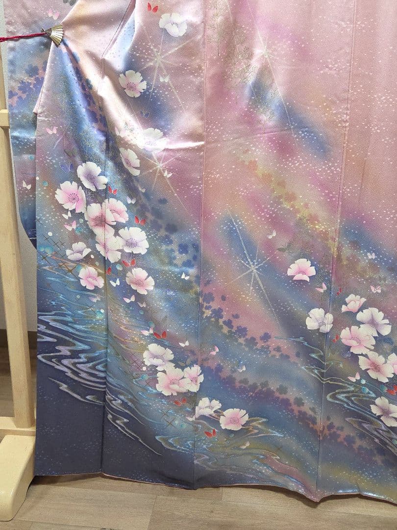 B◇着物くつろぎ かわいい花模様 銀彩 キラキラ 袷 正絹 成人式 振袖 着物