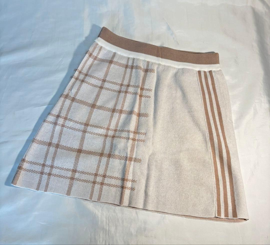 未使用adidasゴルフ　クラシックスタイルのセットアップ　ニット　スカート