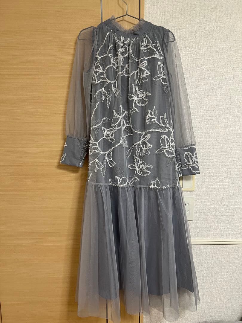 niana フェザーフラワーチュールドレス