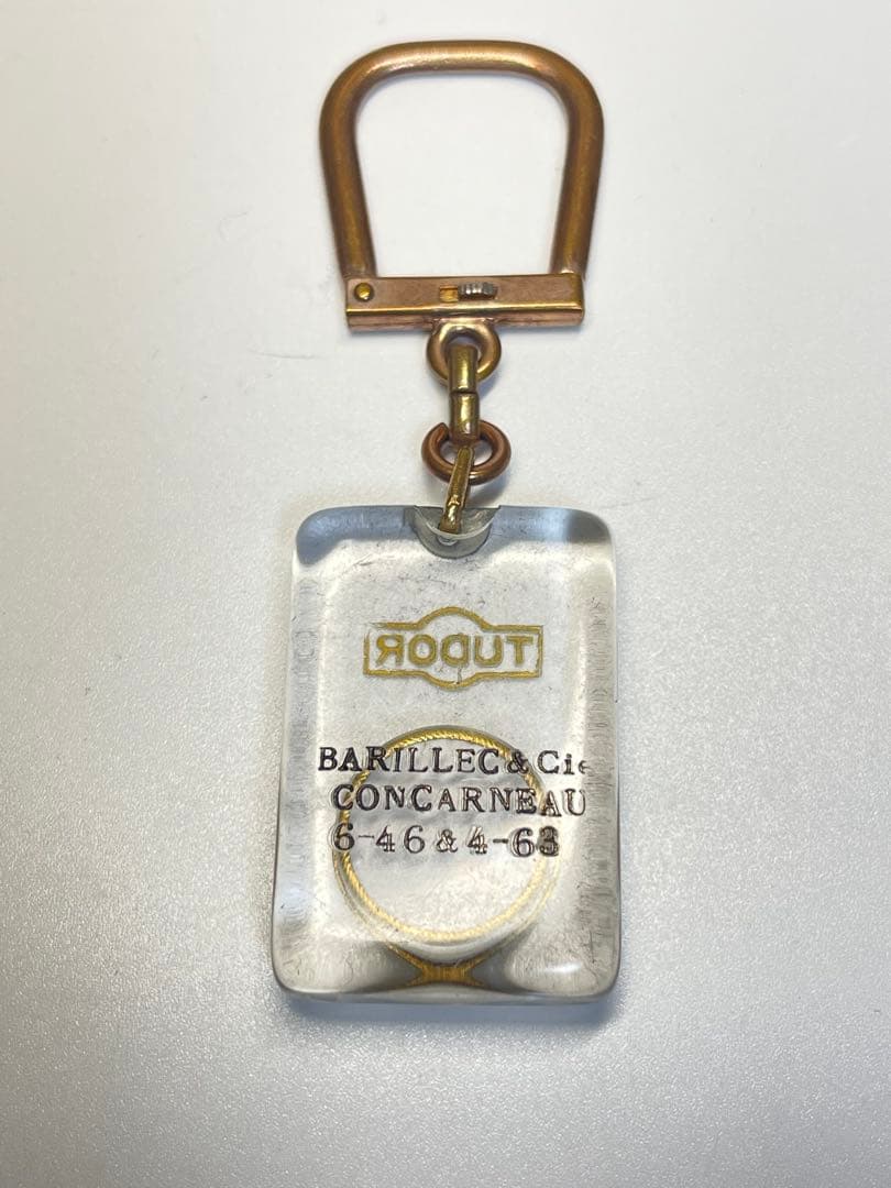 TUDOR 方位磁石 ブルボンキーホルダー - メルカリ