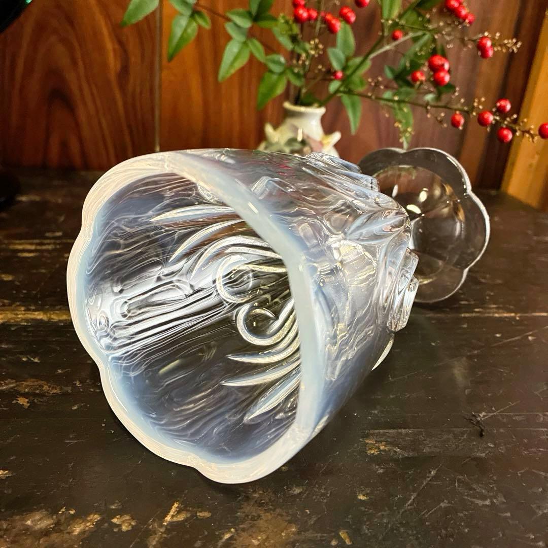 骨董 レトロ 乳白色暈し ハートプレス紋 チューリップ型 パフェグラス