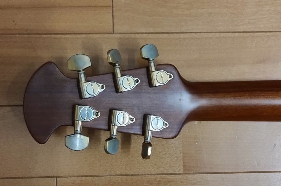 Ovation Celebrity CS288-4K ハードケース ストラップ付