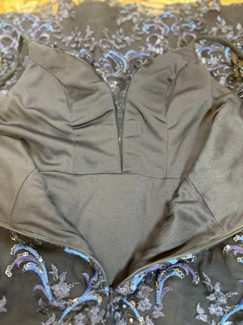 ネイビーブルー 刺繍入り マーメイドラインドレス