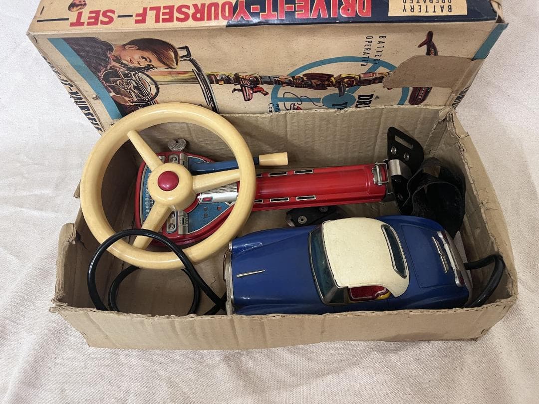 昭和レトロ！【ブリキおもちゃ】 リモコン付きブリキ自動車 動作不良 ジャンク