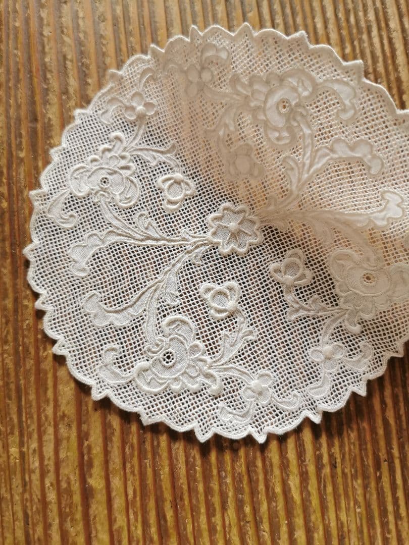 アンティーク 19世紀アペンツェル刺繍 透かし細工レースドイリー バラ