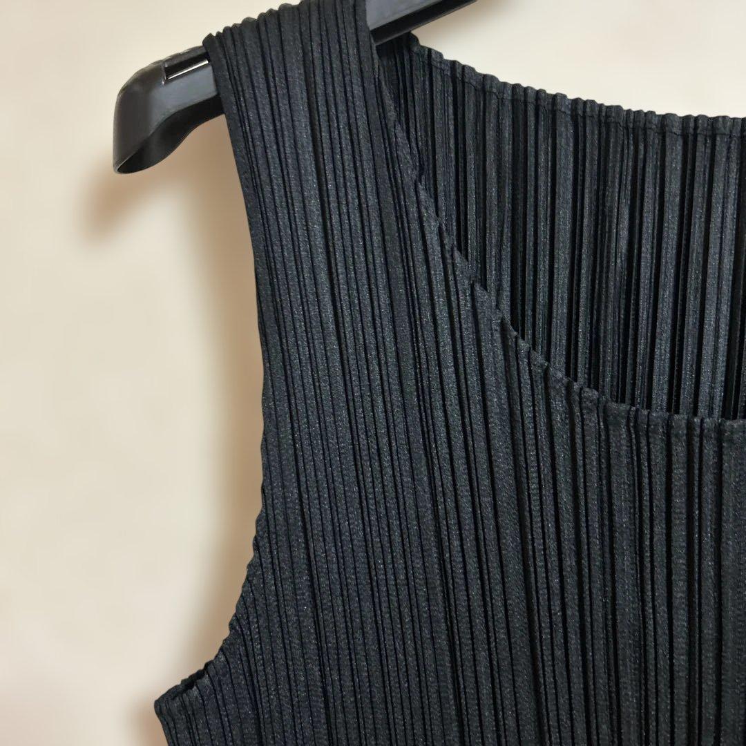 ✴︎PLEATS PLEASE✴︎黒 プリーツ タンクトップ