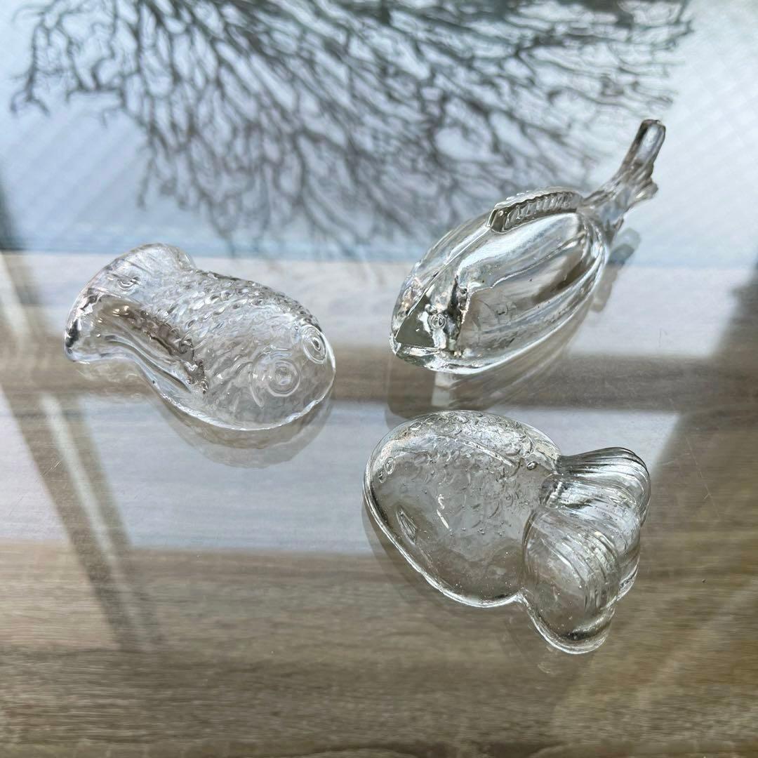 骨董 時代ガラス 珍品 魚型プレス 金平糖瓶？ 文鎮？ 用途不明 ウラン