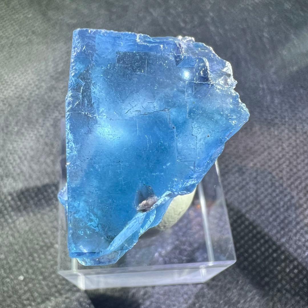 ヤオガンシャン産 「み空色」フローライト スモーキークォーツ内包