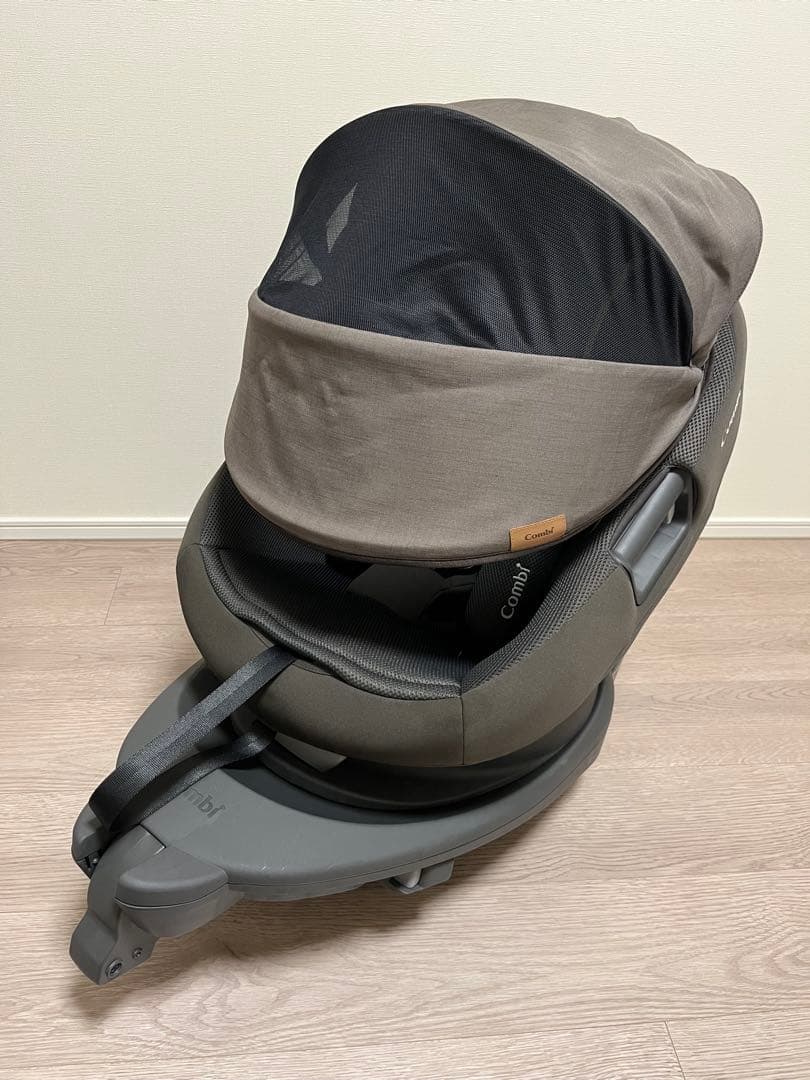 コンビ　チャイルドシート　インナー　エッグシート付き