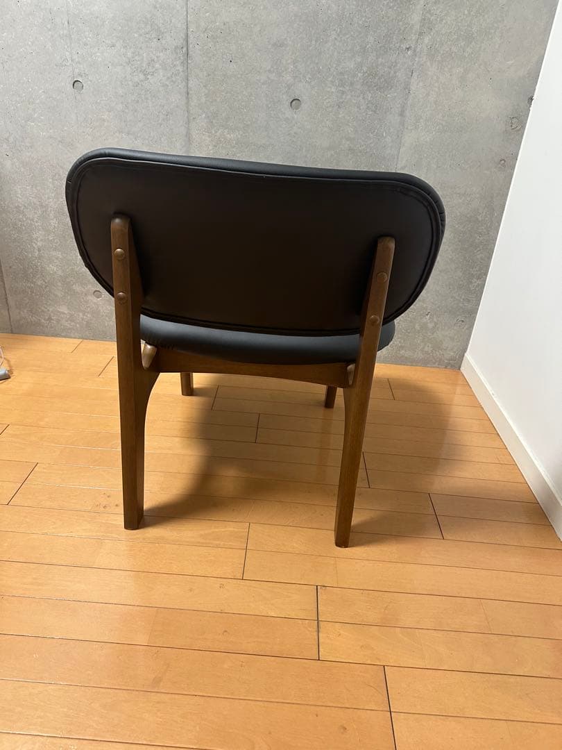 【美品】ニトリ レザー調 ラウンジチェア（1人掛け）ブラック／木製フレーム
