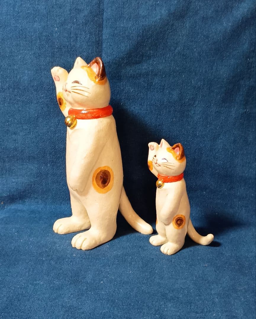 招き猫　右手上げ立ち招き猫陶器製大小　山崎清孝作品　新品長期保存品