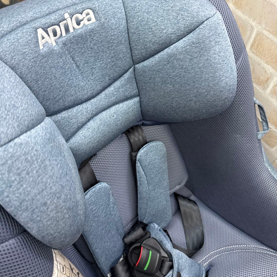 アップリカ　チャイルドシート クルリラ　isofix 回転式