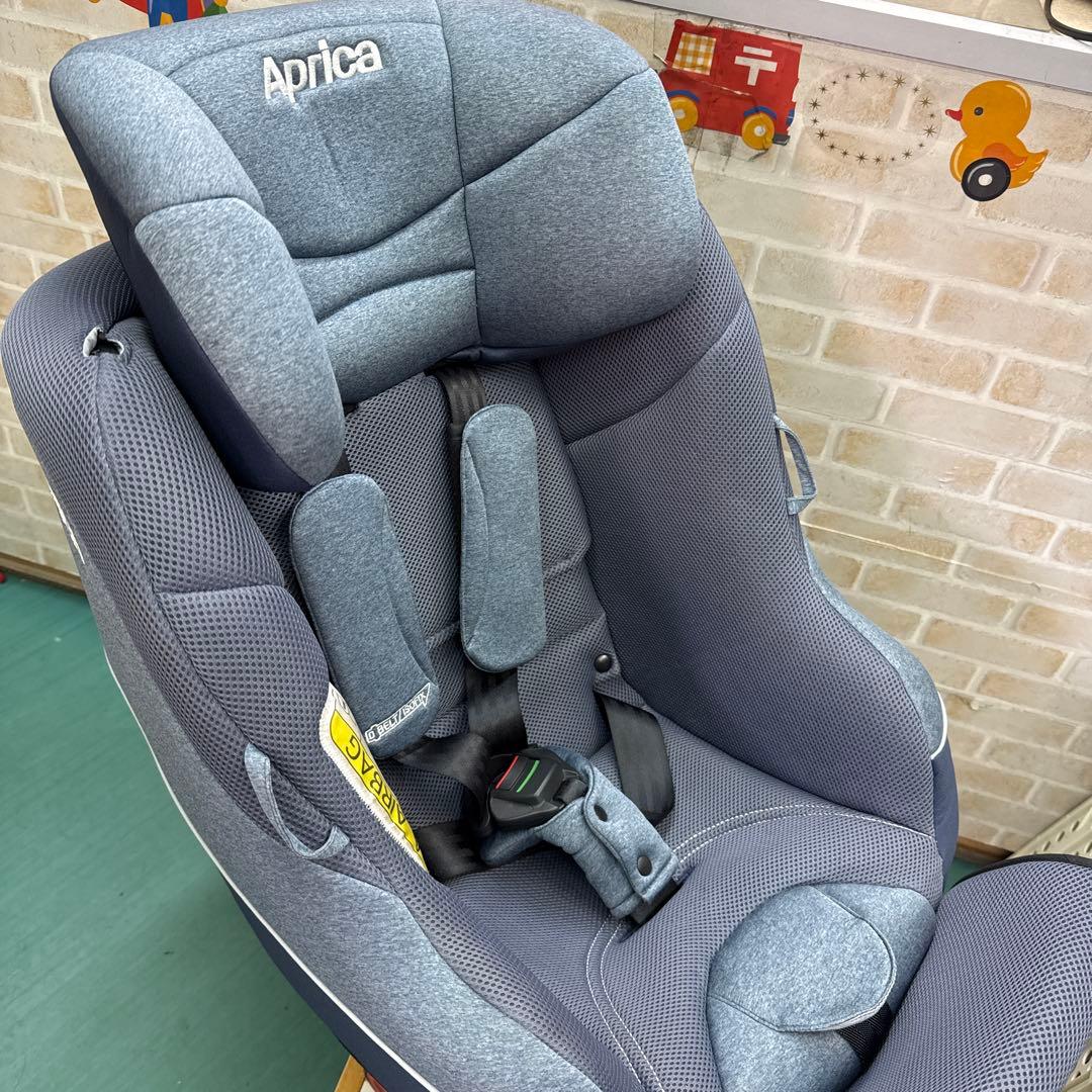 アップリカ　チャイルドシート クルリラ　isofix 回転式