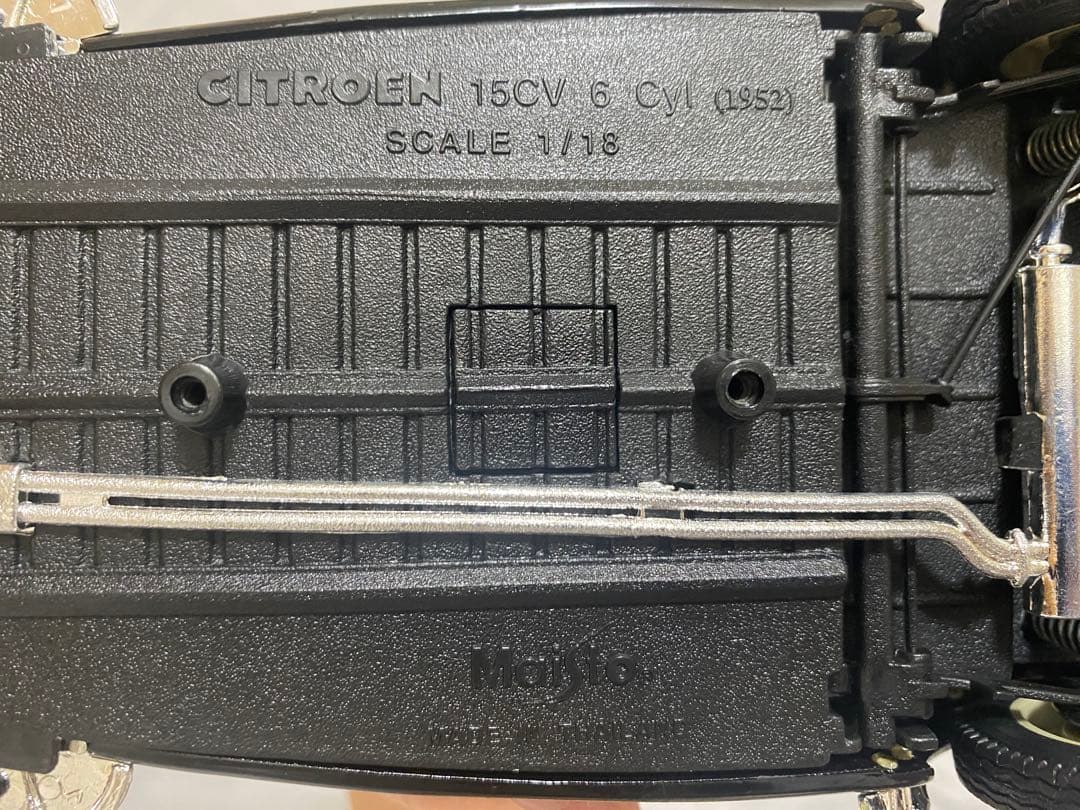 ミニカー Maisto CITROEN 15CV 6 Cyl (1952) 1/18