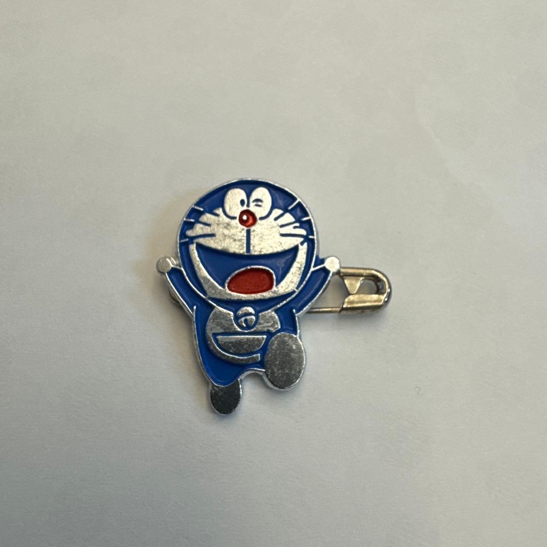 ドラえもん ピンバッジ レトロ - メルカリ