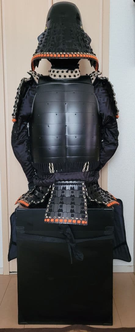 黒糸威黒艶消鋲綴二枚胴具足（頭形兜)等身大　丸武・鎧立・櫃　年末大特価