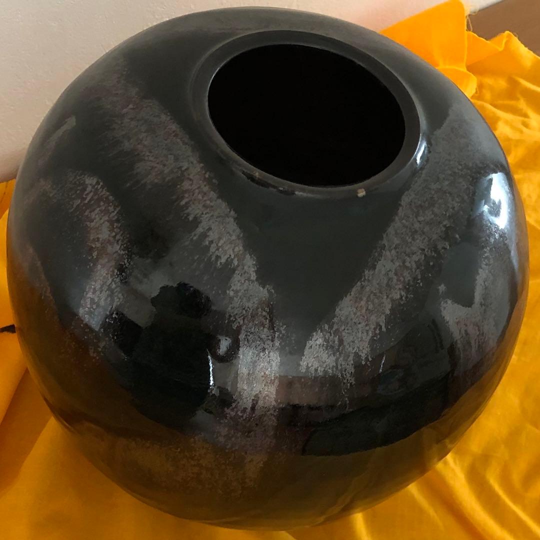 益子焼 関澤武 鉄釉丸型花瓶 箱付属品あり