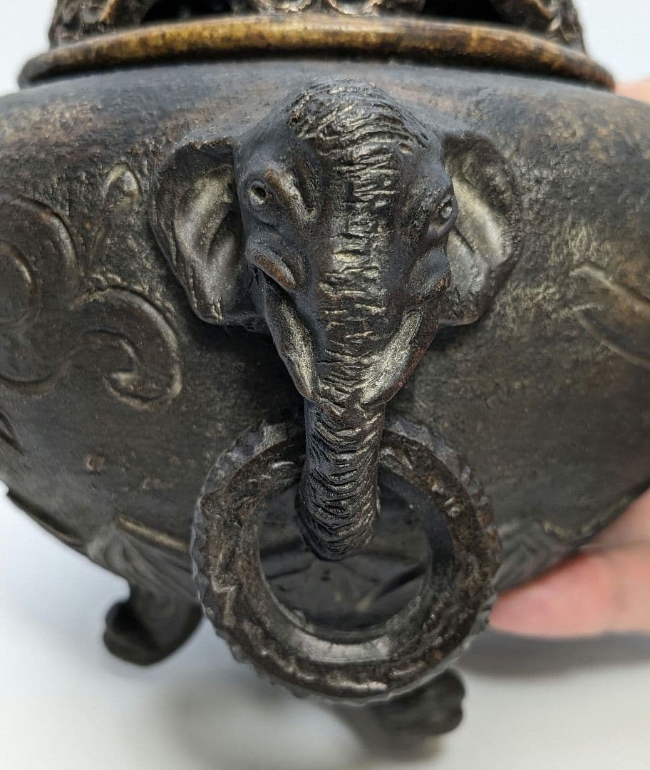 菊彫象耳三足香炉 備前焼？ 合箱 置物 インテリア 細工物 工芸品 香道具 在銘