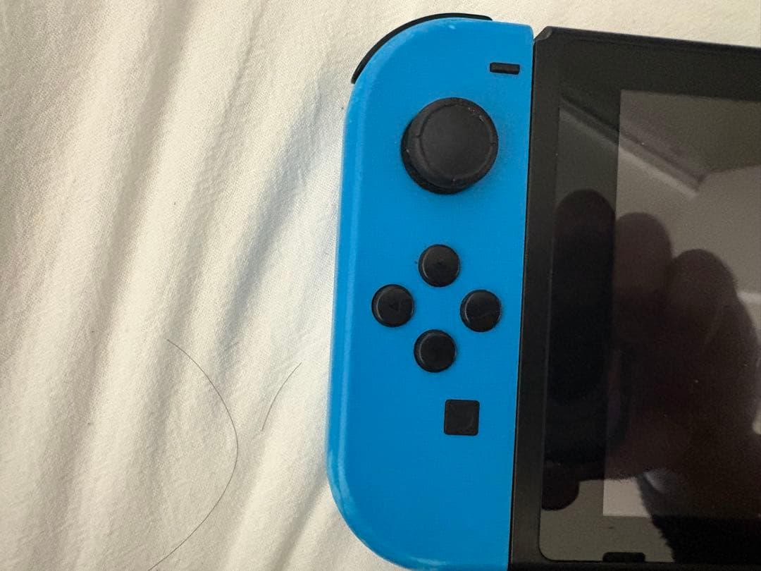 d*9様 Nintendo Switch 本体 青/赤 ジョイコン付き