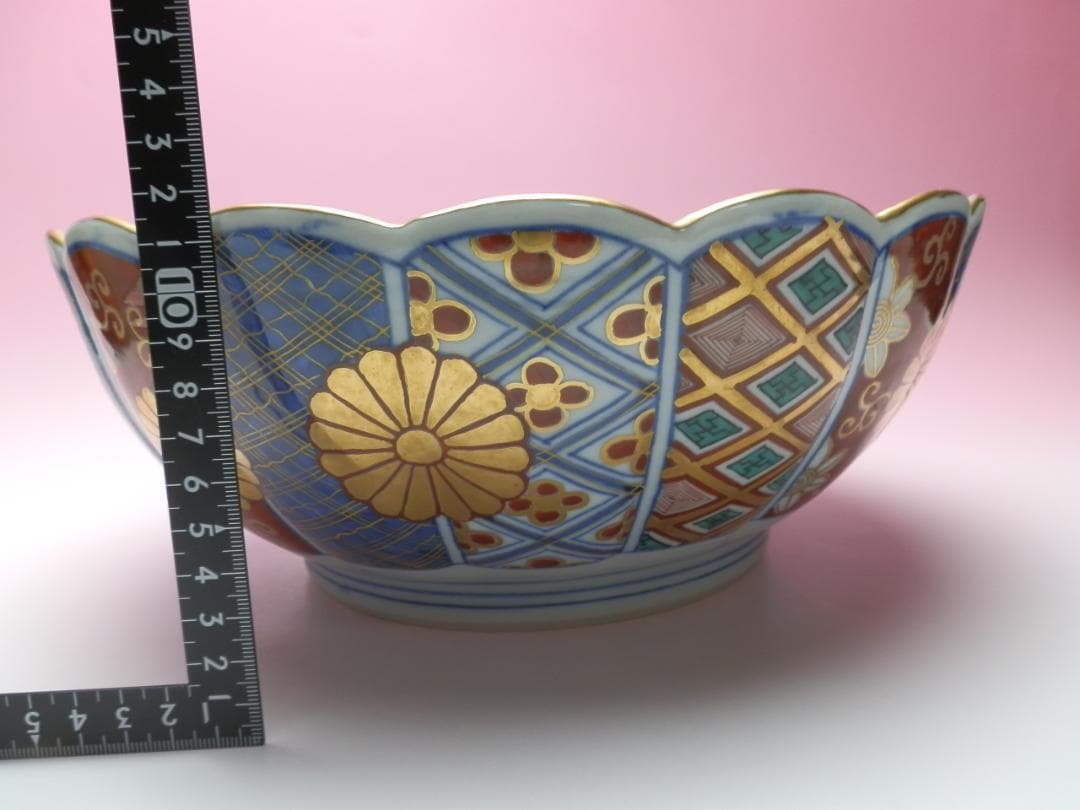大聖寺伊万里 色絵 金彩 菊紋 菊形 大鉢 奇玉宝鼎之珍