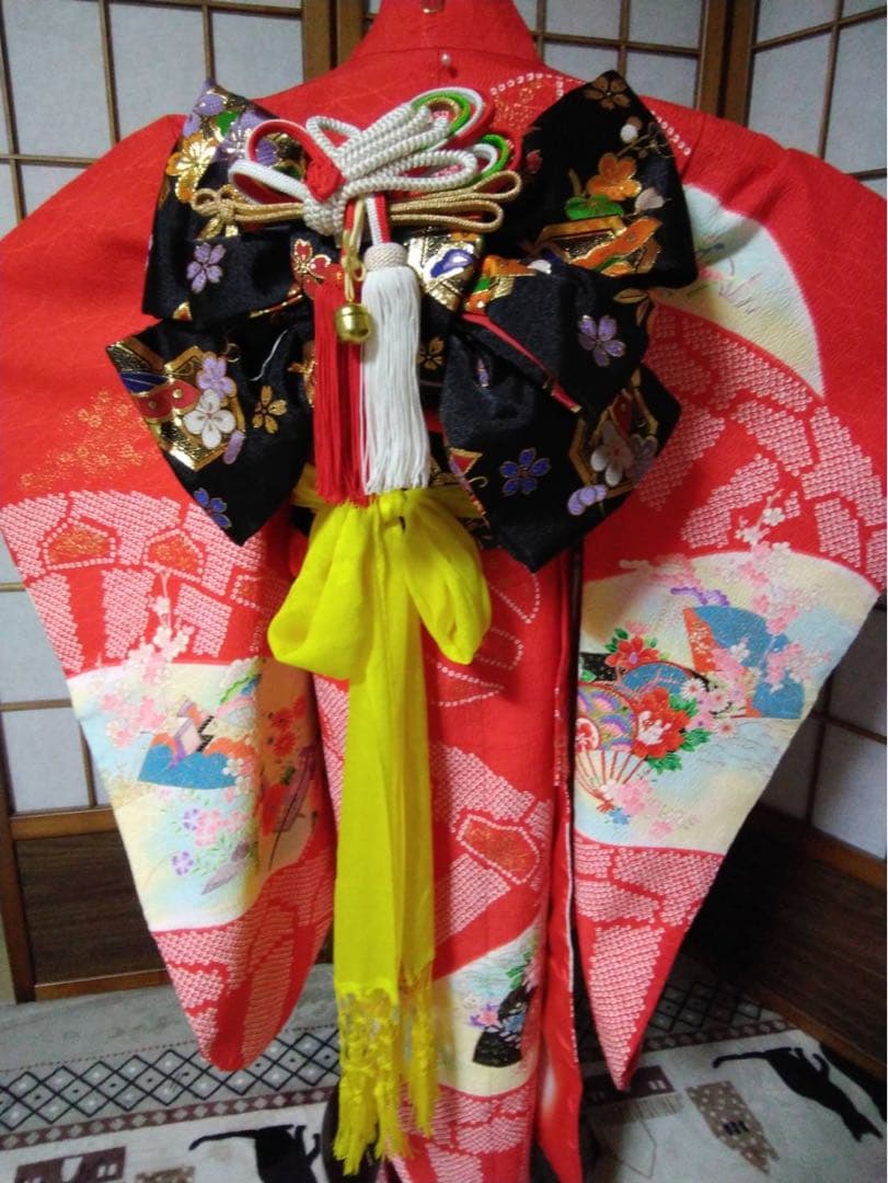 みです。7歳向け・化繊・ちりめん地のお着物セットです