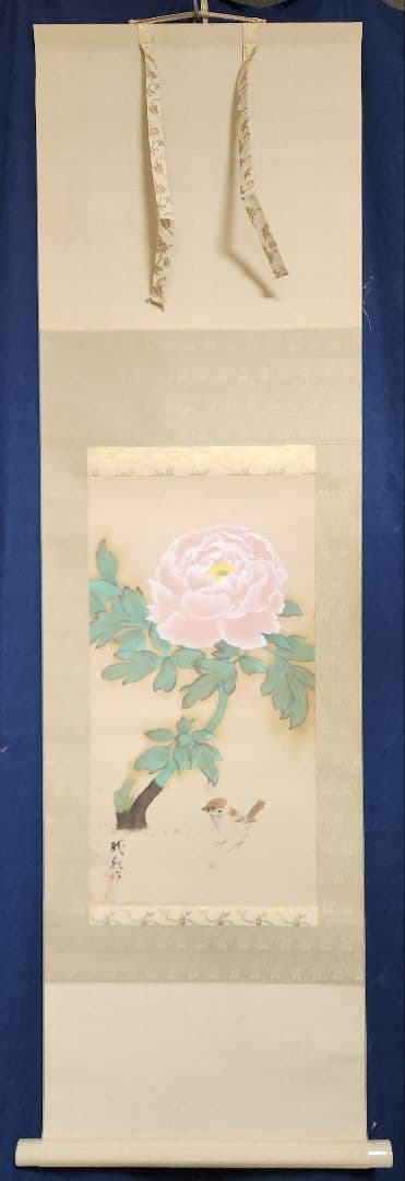 牡丹に雀図】関龍影 2686 ピンクボタンにスズメ 掛け軸 肉筆