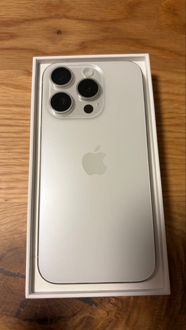 Apple iPhone 15 Pro ホワイトチタニウム 128GB