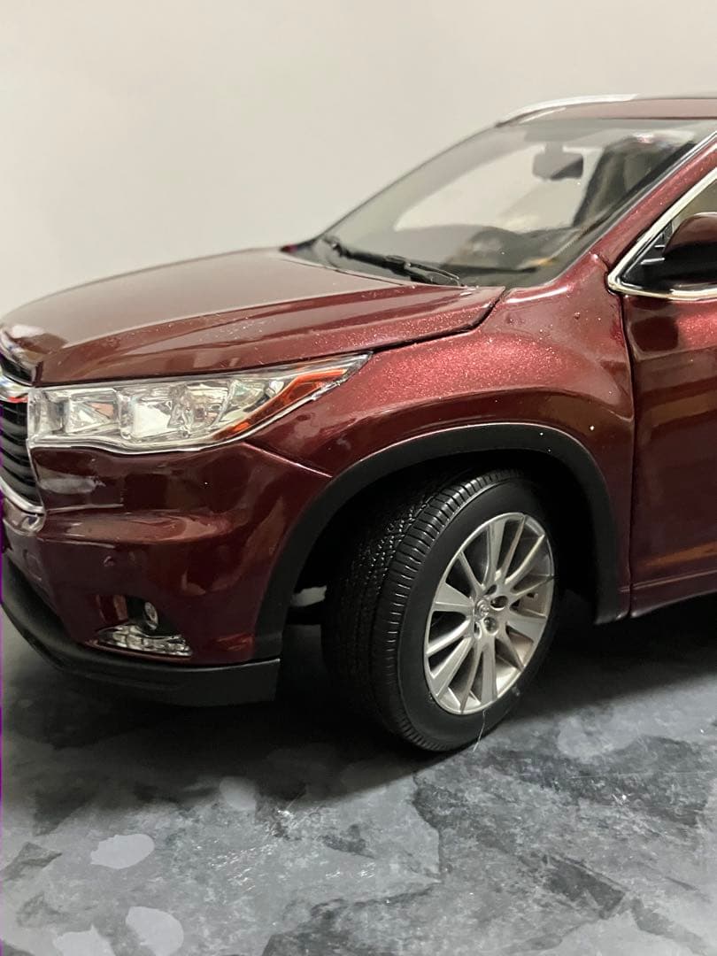 トヨタ　ハイランダー　1/18 ミニカー　カラーサンプル