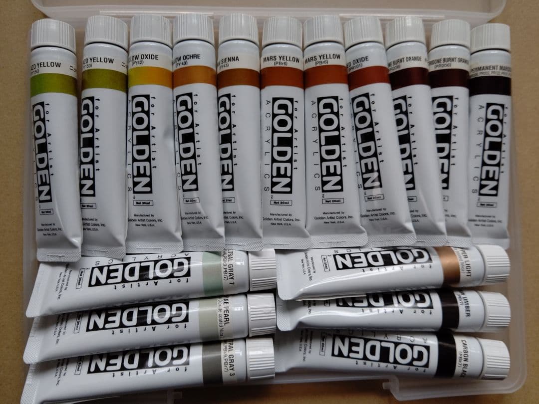 ゴールデン アクリル絵の具84本 、DAISOアクリル絵の具18本