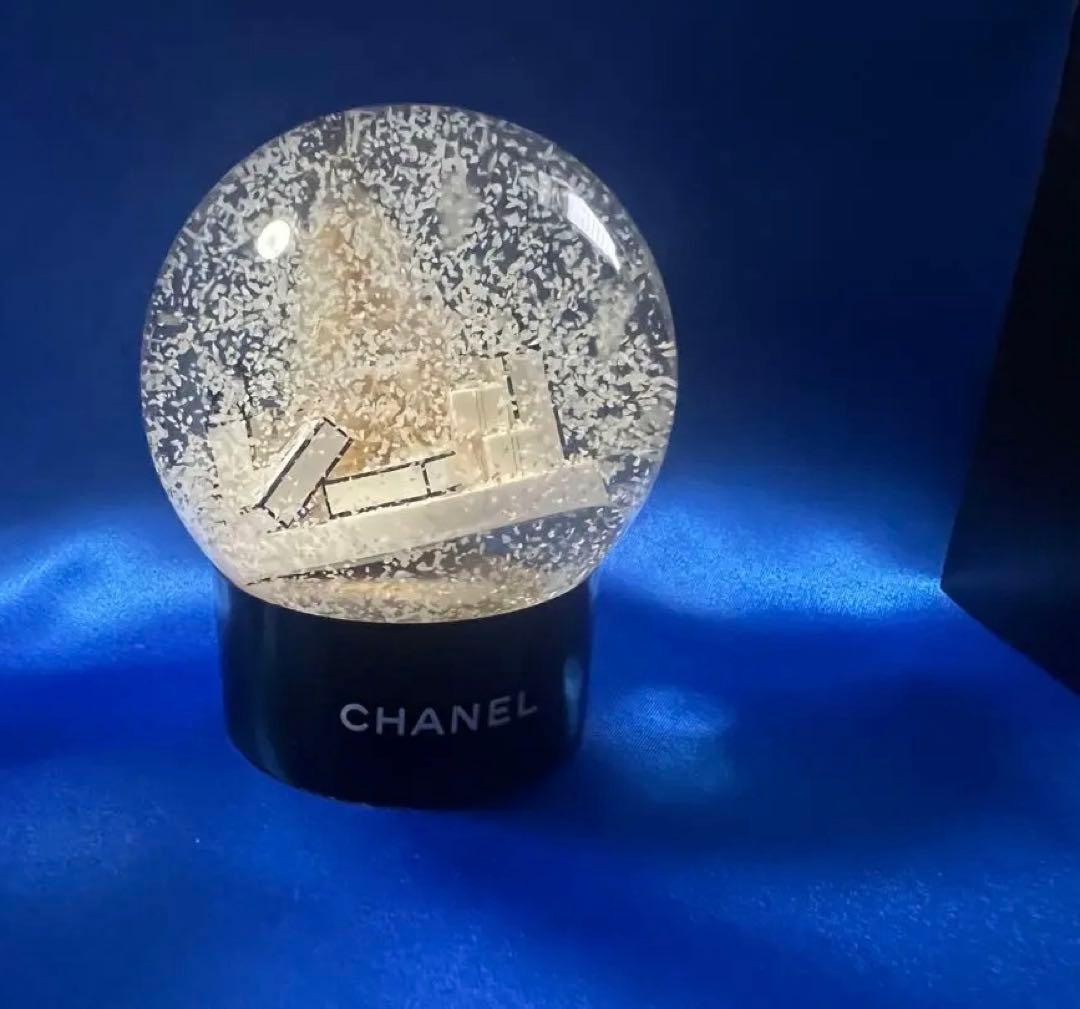 スノードーム　２点　シャネルとロクシタン　インテリアノベルティ