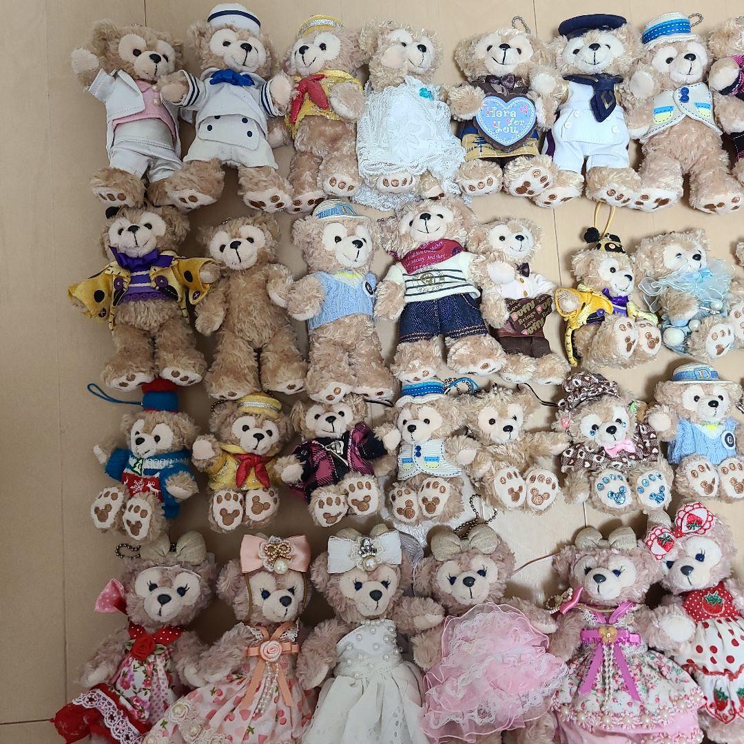 ダッフィーとシェリーメイのぬいぐるみ(88体)。