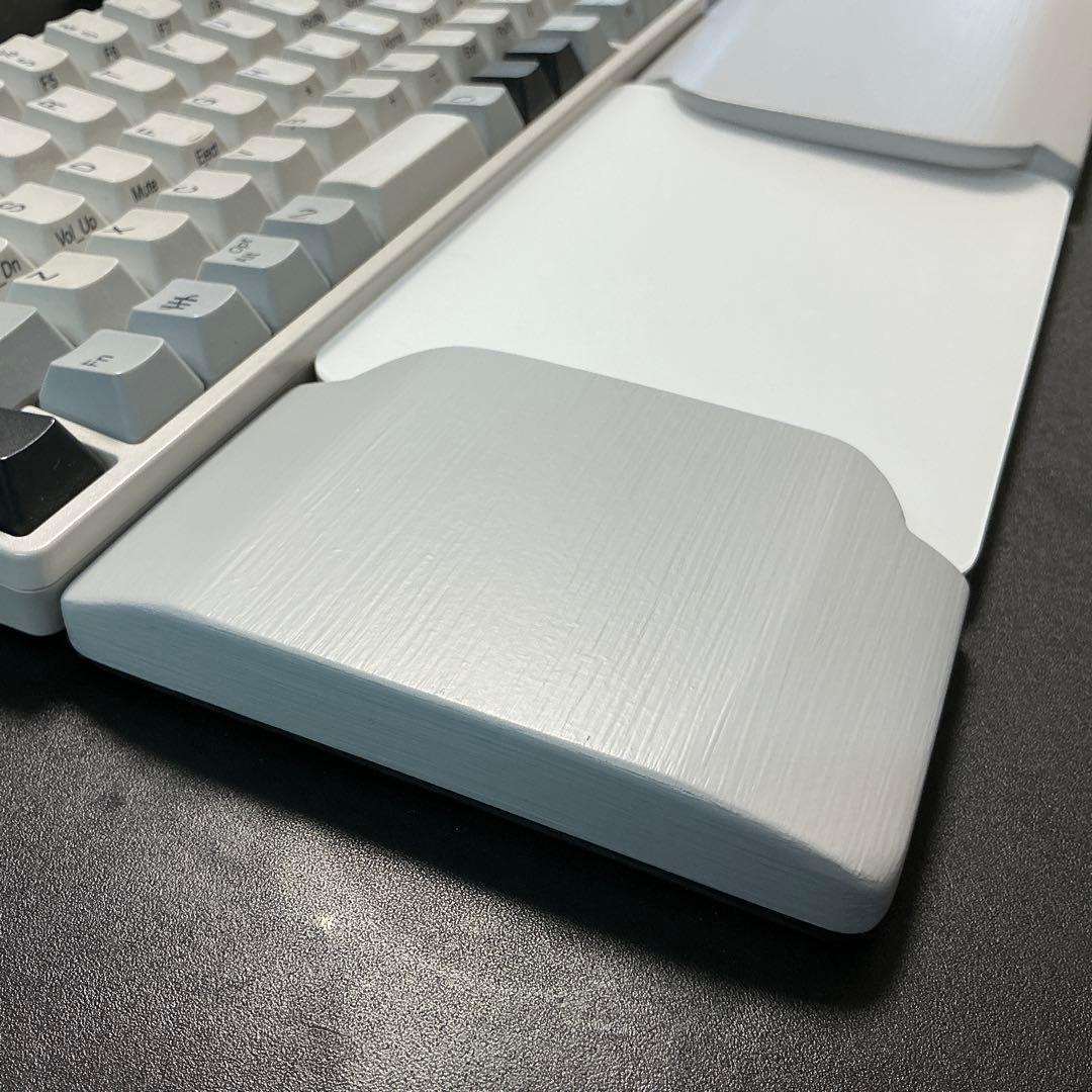 オーダー作品 リアルフォースR3TKL対応 ウイング付パームレスト ライト