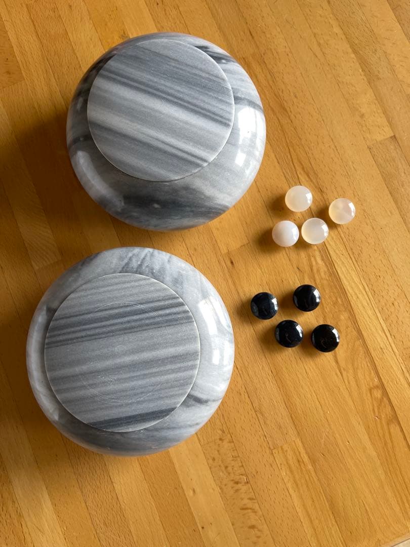 専用出品　　囲碁石セット 大理石風容器付き　白　黒　大理石？瑪瑙？