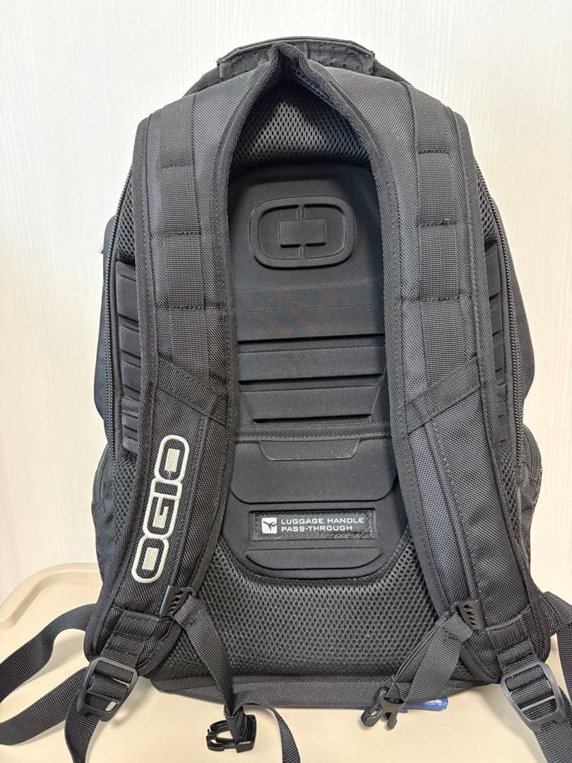 Ogio ツーリングバックパック Gambit17 backpack 色調：黒 おしゃれ
