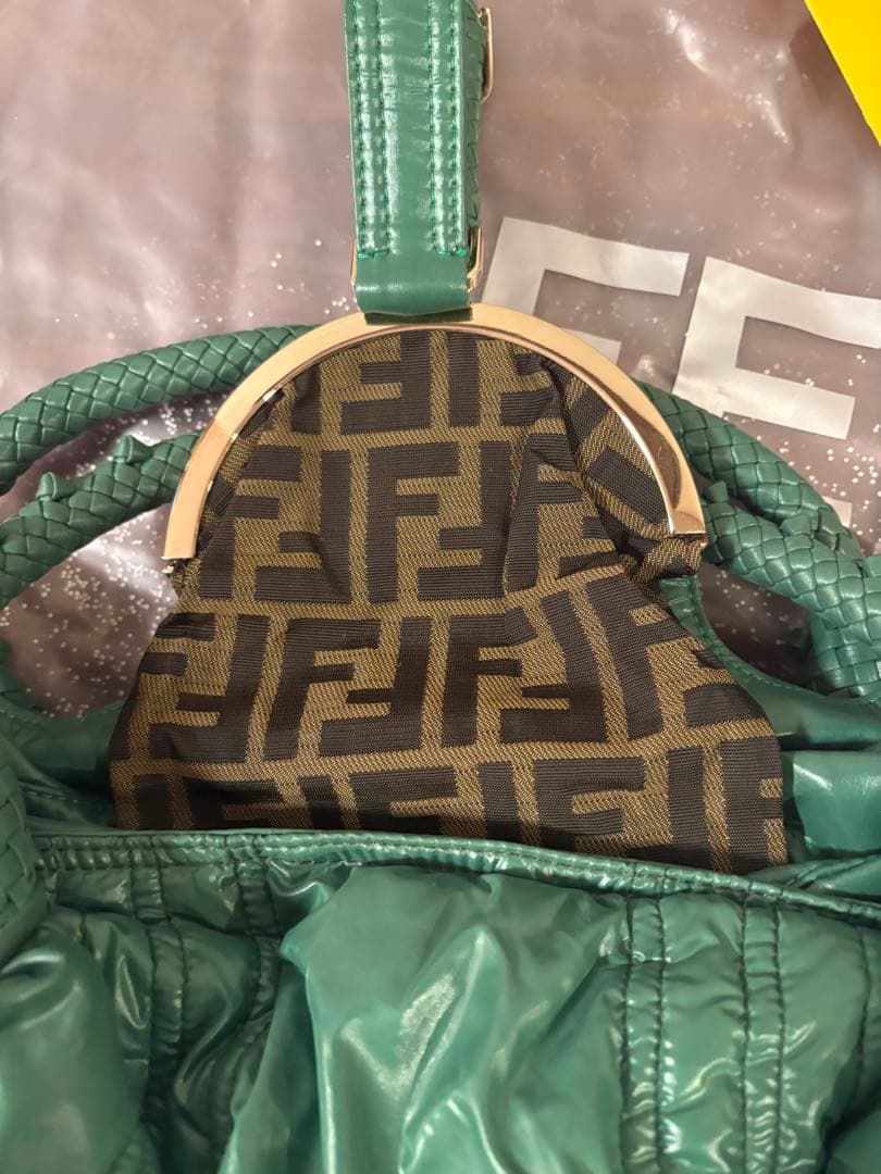 【希少】 FENDI × MONCLER ダウン スパイバッグ グリーン