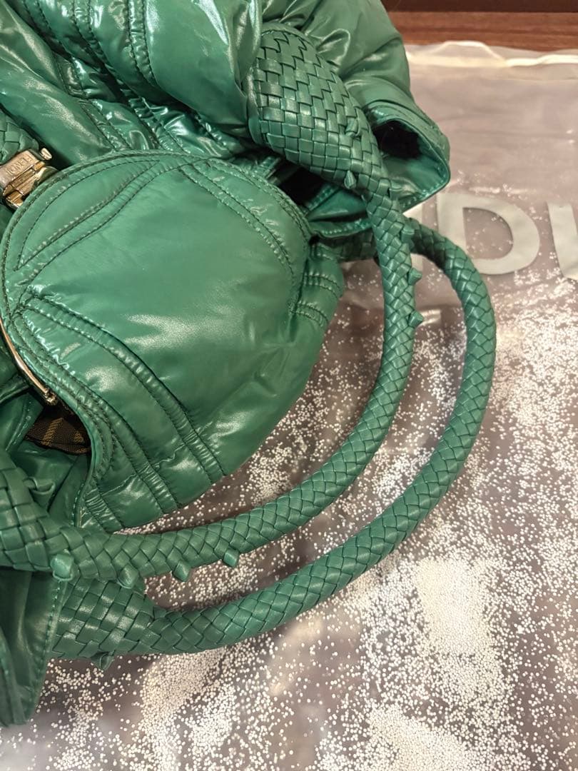 【希少】 FENDI × MONCLER ダウン スパイバッグ グリーン