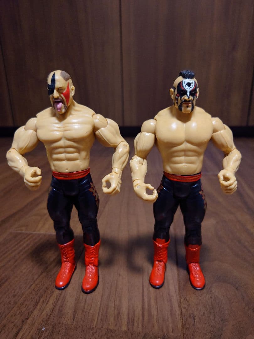 WWE Classic Superstars ロード・ウォリアーズのフィギュア