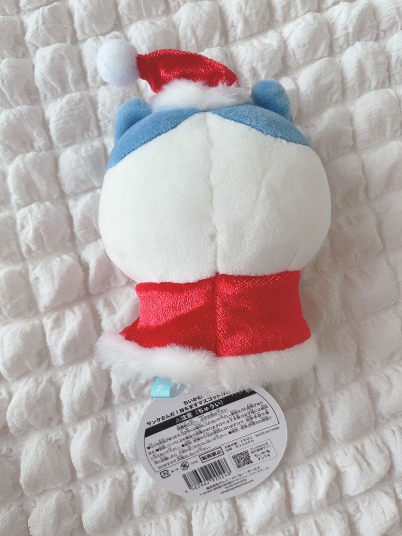 ちいかわ サンタさんだ！持ちますマスコット ハチワレ