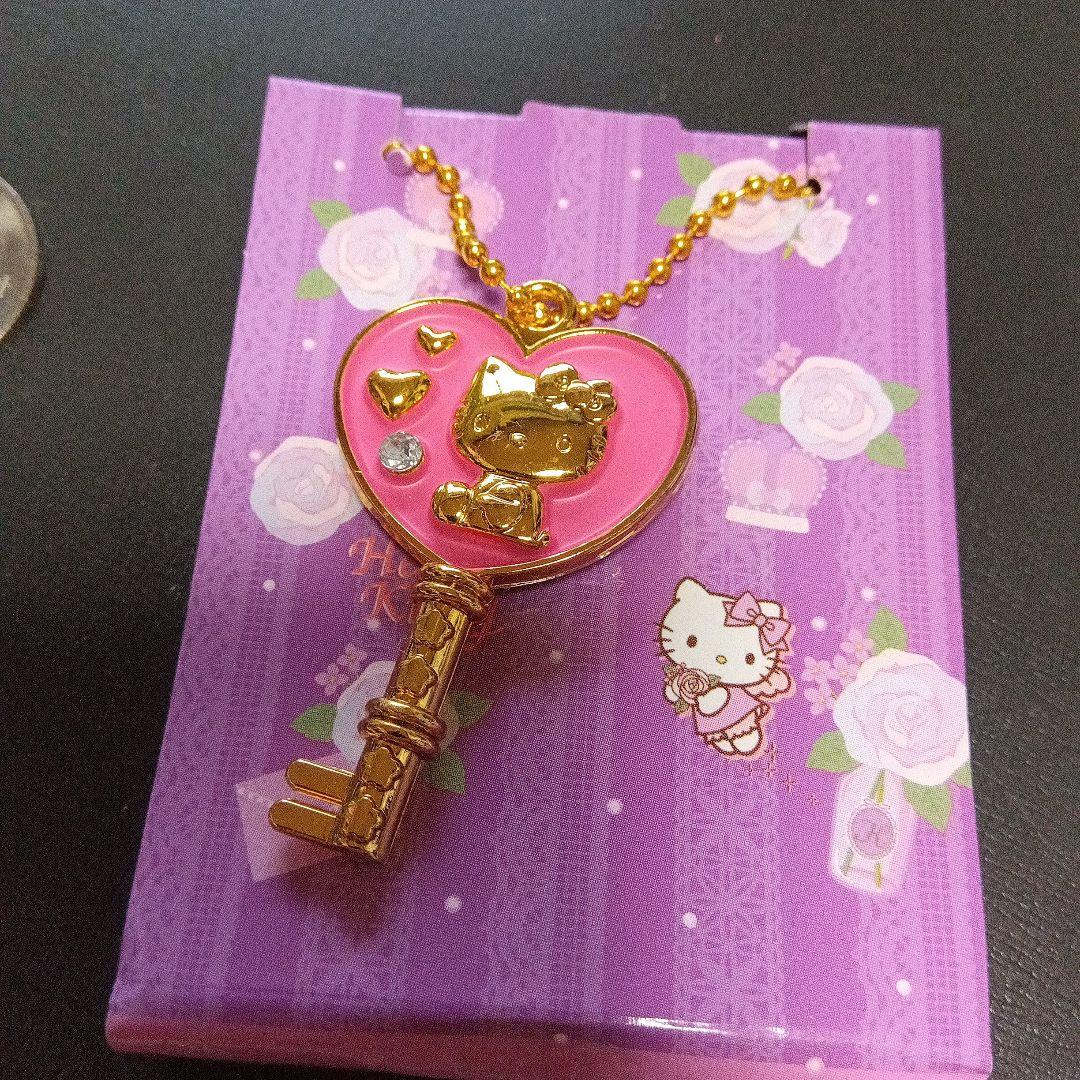 2012年　ハローキティちゃん　鍵型　キーマスコット　チャーム　キーホルダー